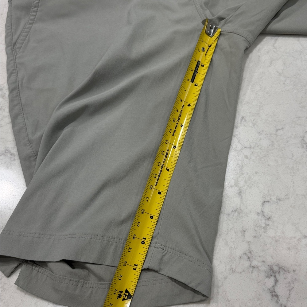 Columbia Women’s Omni-Shield Stretch Climber Canyon 11" Shorts in Safari - Picture 4 of 9